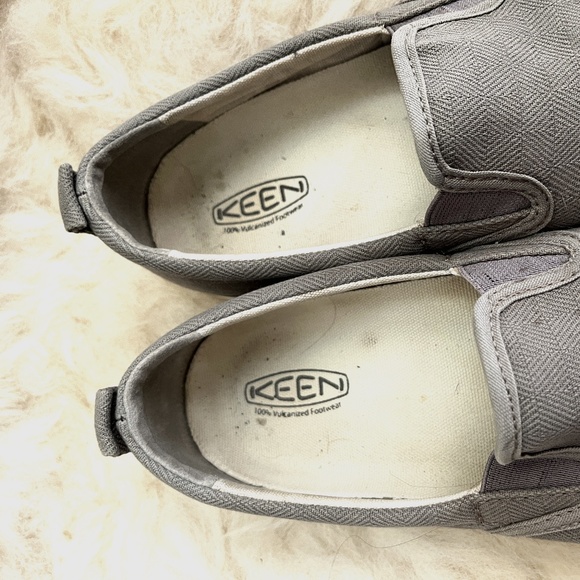 KEEN - ELSA slip on canvas sneakers/Size 9 - Picture 4 of 6